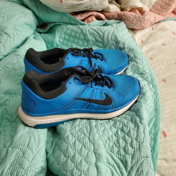 Nikes - Picture 2 of 3